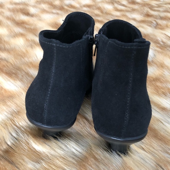 La CANADIENNE Ankle Boots - Picture 6 of 10